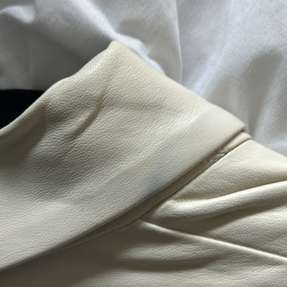 ASTR the label Yaremi Faux Leather Cropped Blazer - Picture 5 of 5